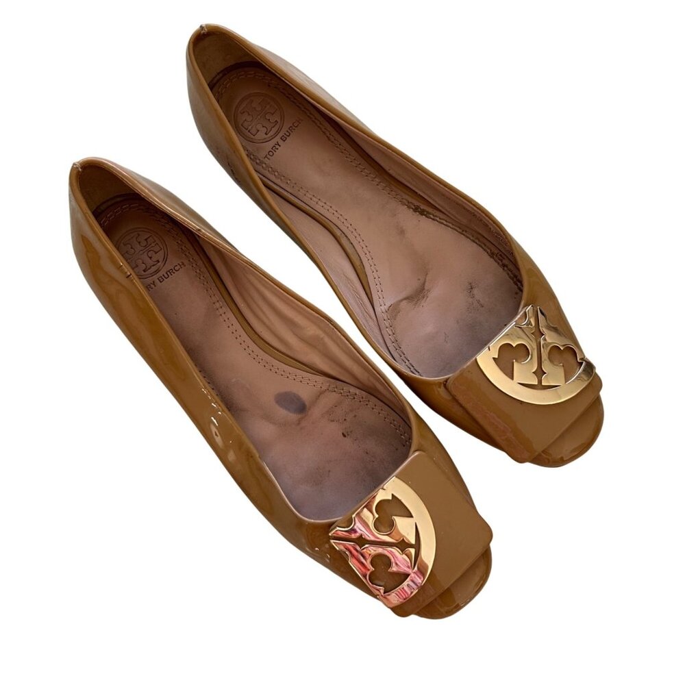 Tory Burch  Womens Size 8 Tan Patent Leather Flats With Gold Logo Accent